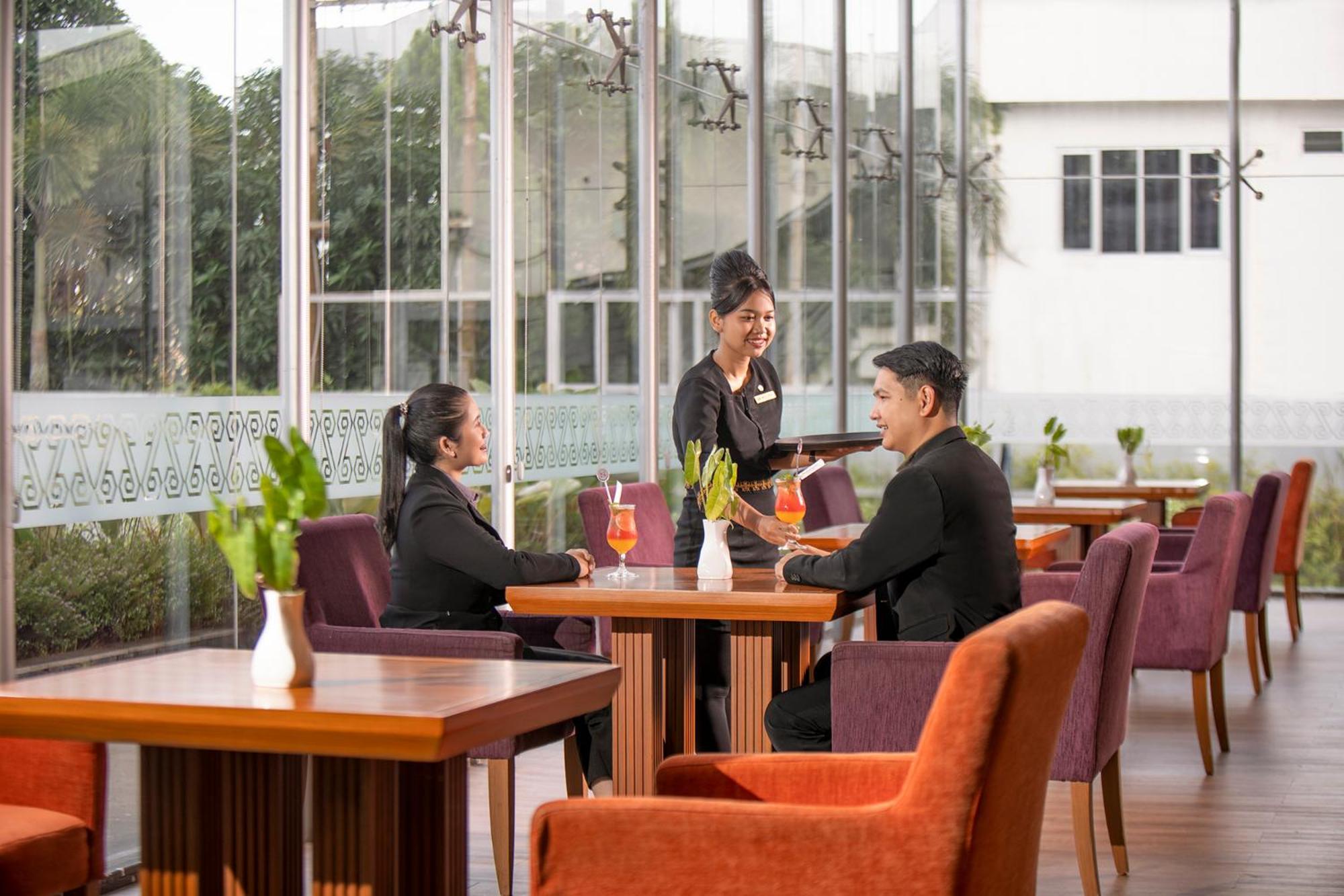 Swiss-Belhotel Danum Palangkaraya Extérieur photo